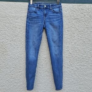 American Eagle medium wash jegging size 4 28 inch inseam